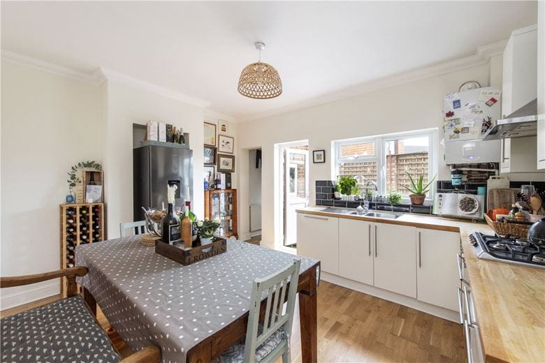 2 bedroom house, Lydden Grove, London SW18 - Available