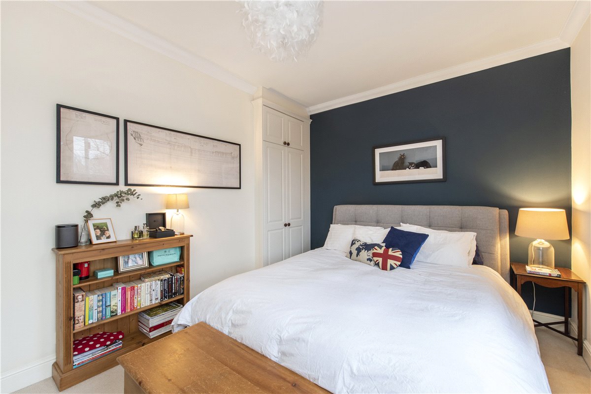 2 bedroom house, Lydden Grove, London SW18 - Sold