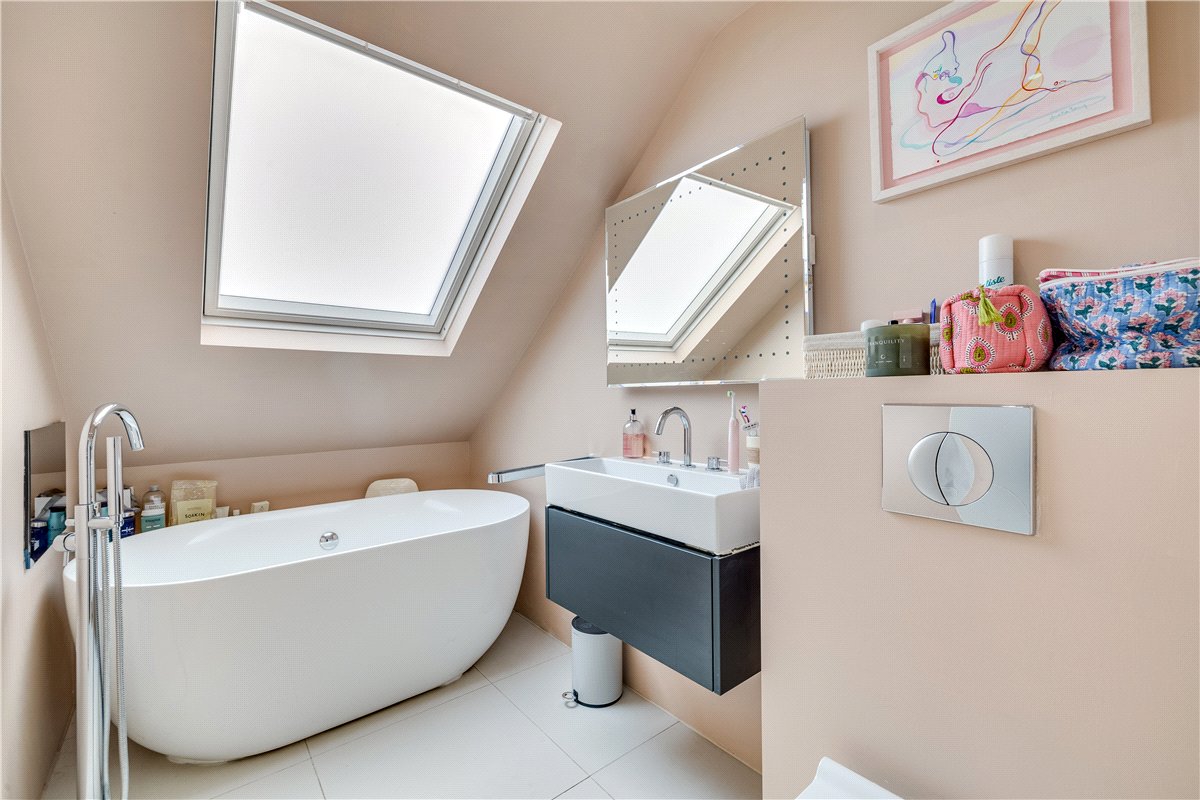 3 bedroom maisonette, Balvernie Grove, London SW18 - Available