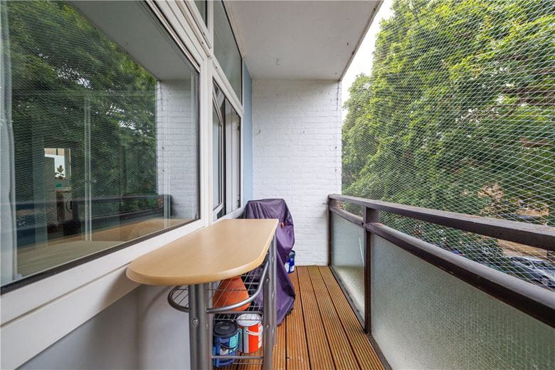 1 bedroom flat, Swanton Gardens, London SW19 - Available