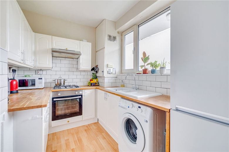 1 bedroom flat, Swanton Gardens, London SW19 - Available