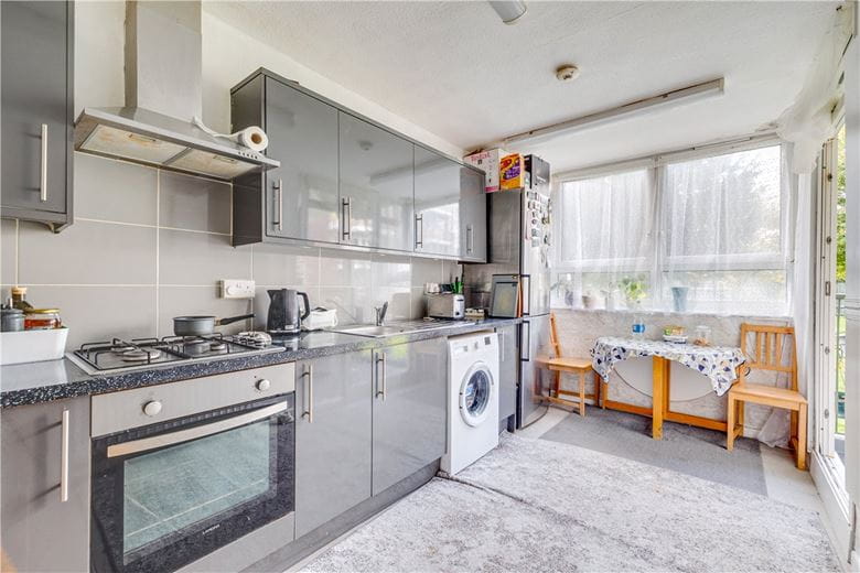 2 bedroom flat, Winterfold Close, London SW19 - Available