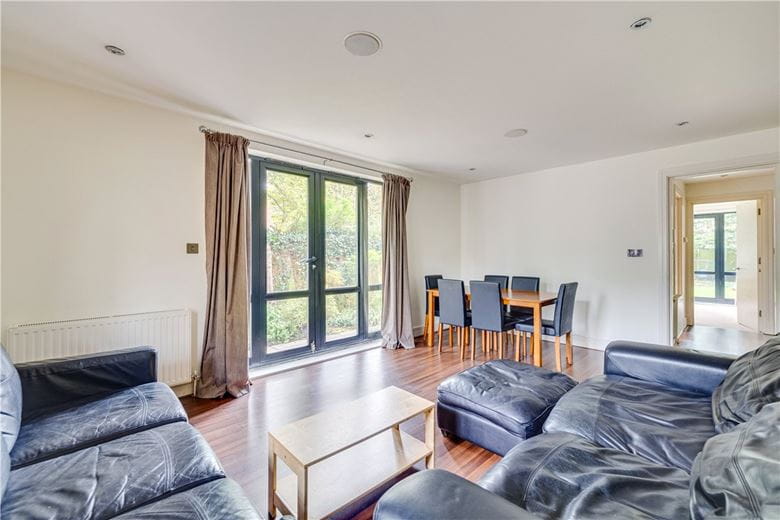 2 bedroom flat, Victoria Drive, London SW19 - Available