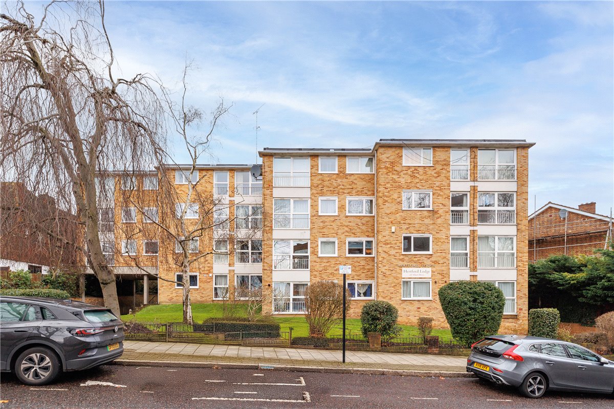 2 bedroom flat, Albert Drive, London SW19 - Sold