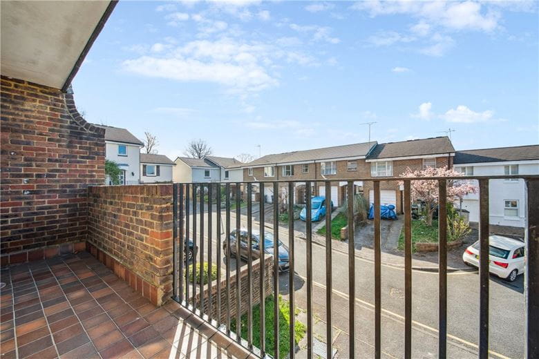 3 bedroom house, Heights Close, Hillview SW20 - Sold STC