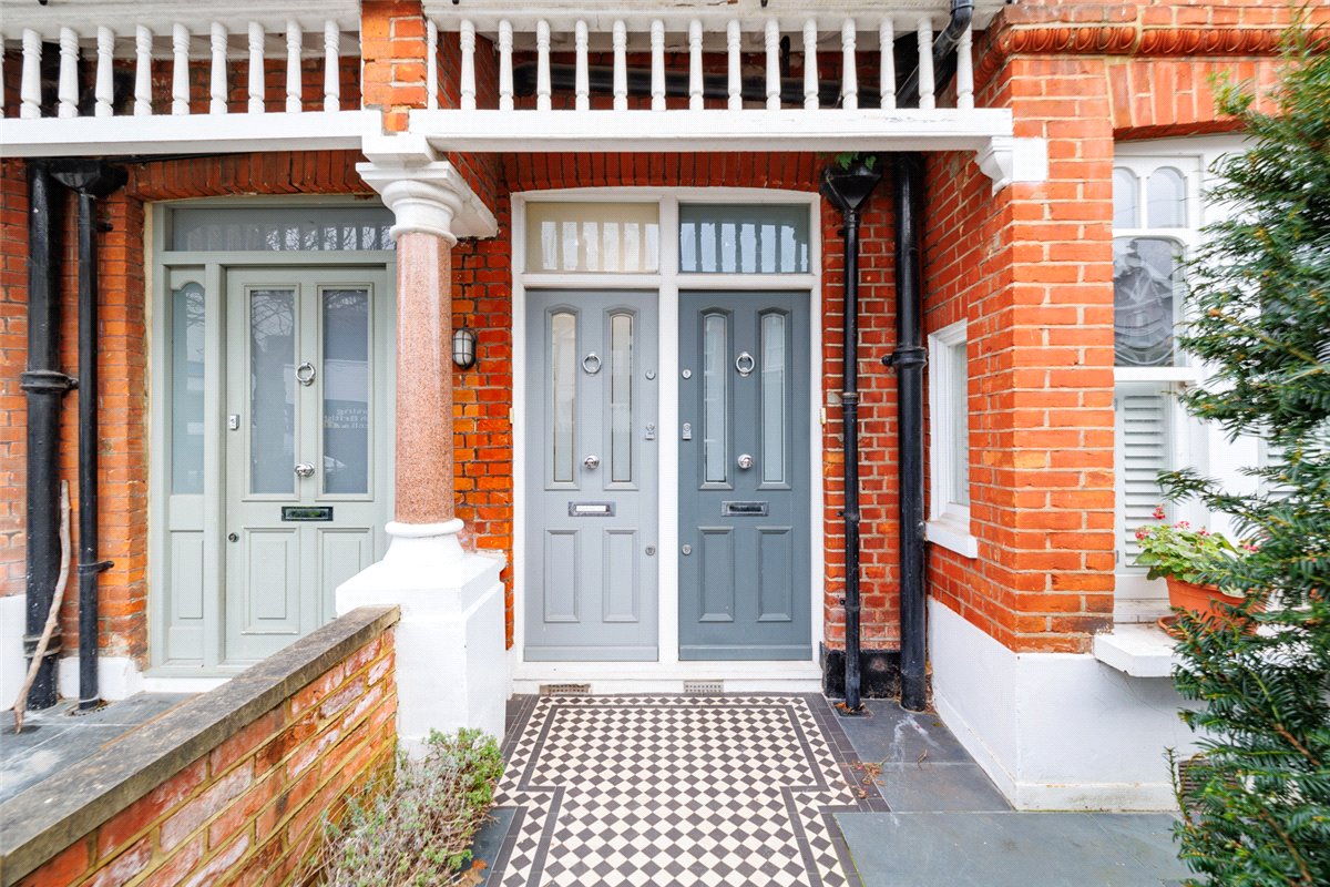 2 bedroom maisonette, Heythorp Street, London SW18 - Sold