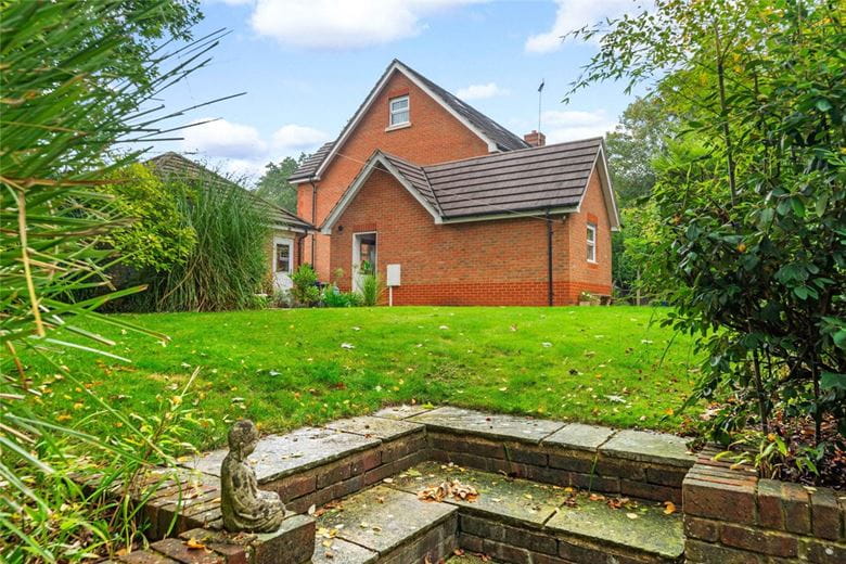 5 bedroom house, Tower Gardens, Claygate KT10 - Available