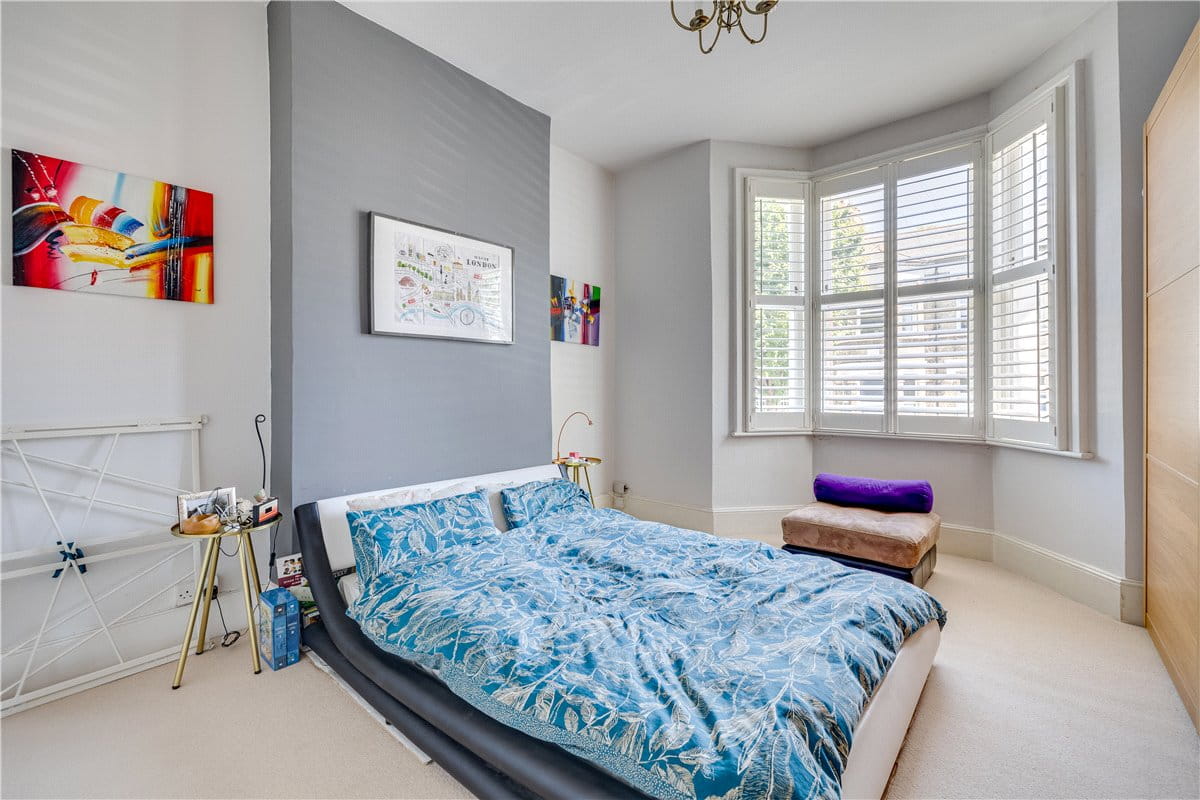 1 bedroom flat, Ringford Road, London SW18 - Available