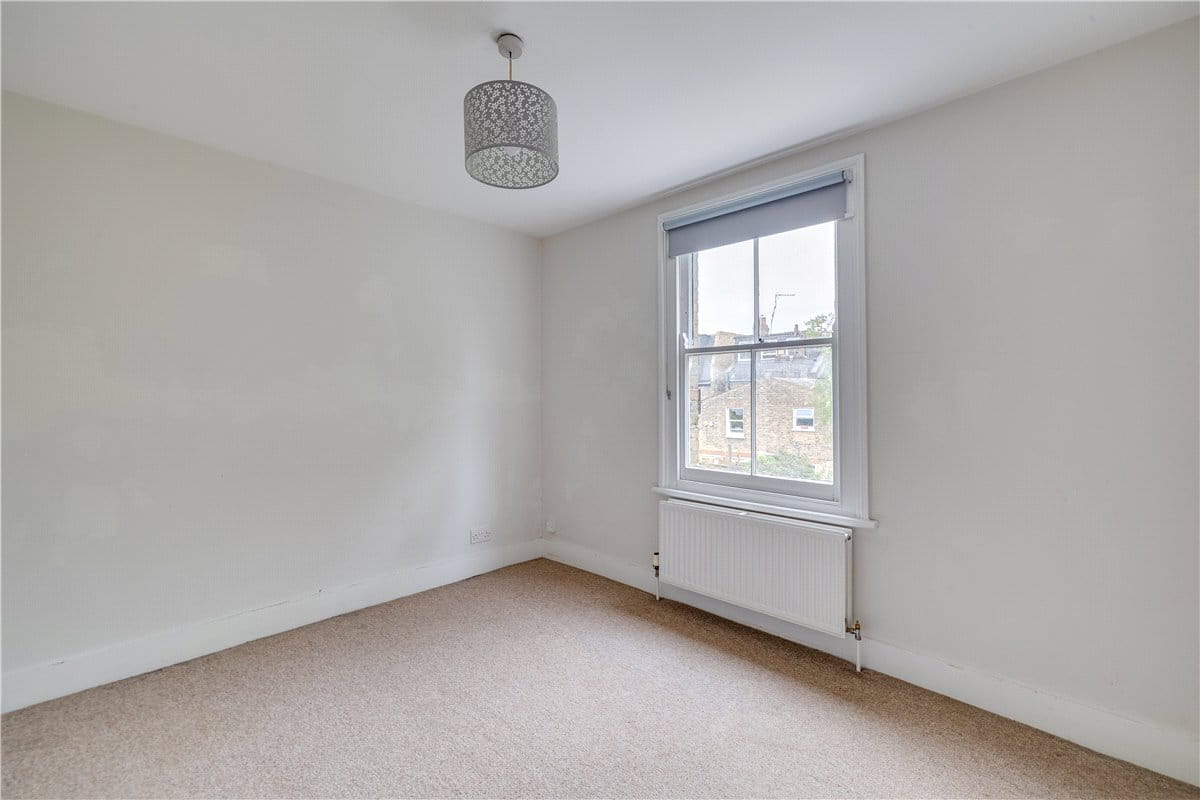 2 bedroom flat, Cromford Road, London SW18 - Available