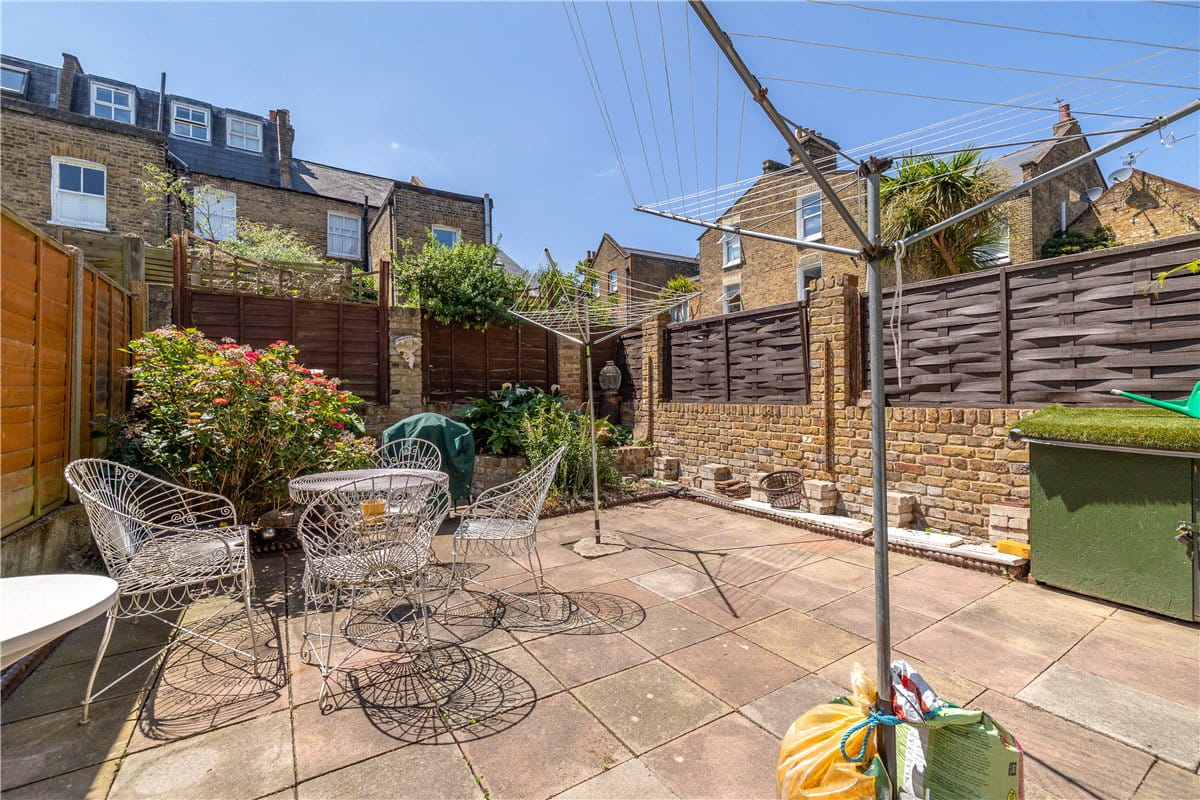 4 bedroom house, Ringford Road, London SW18 - Available
