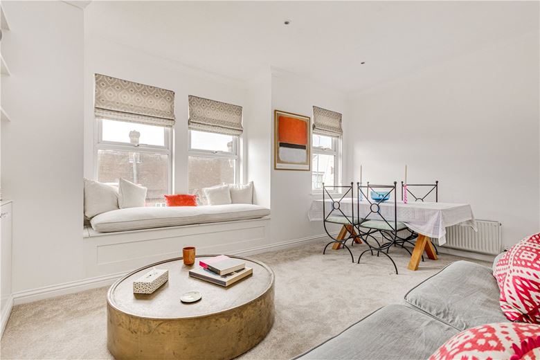 2 bedroom flat, Putney Bridge Road, London SW15 - Available