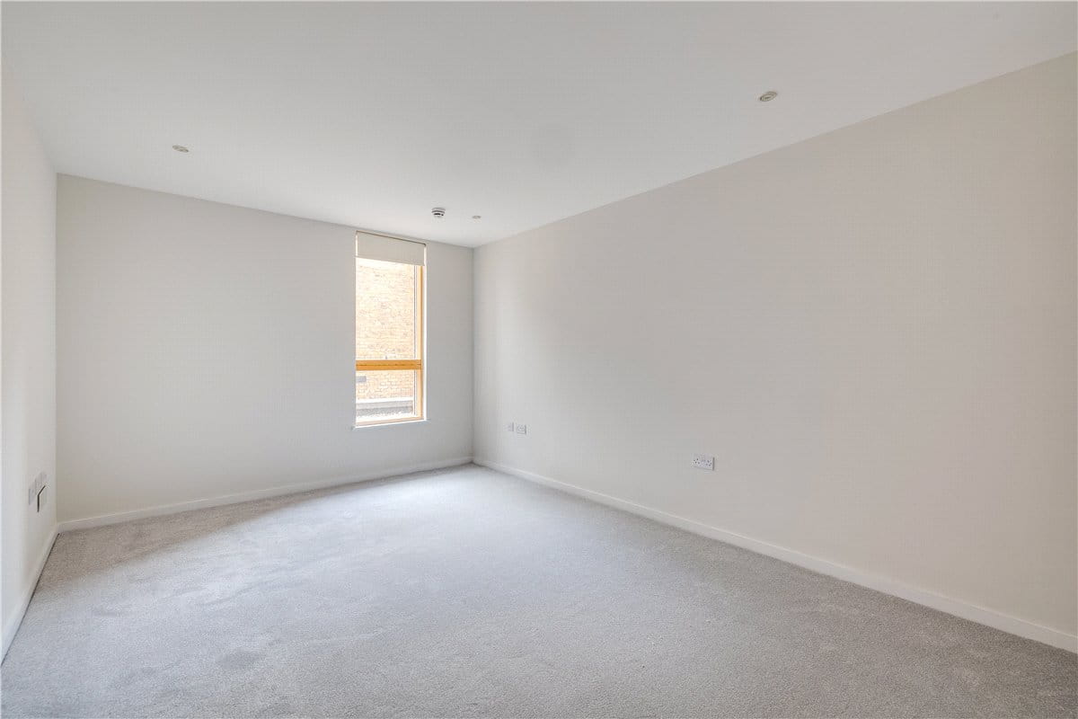 1 bedroom flat, Hardwicks Square, London SW18 - Available
