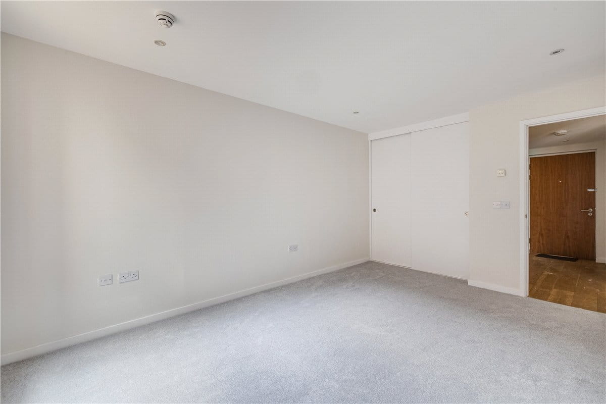 1 bedroom flat, Hardwicks Square, London SW18 - Available