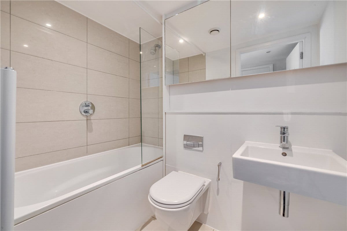 1 bedroom flat, Hardwicks Square, London SW18 - Available