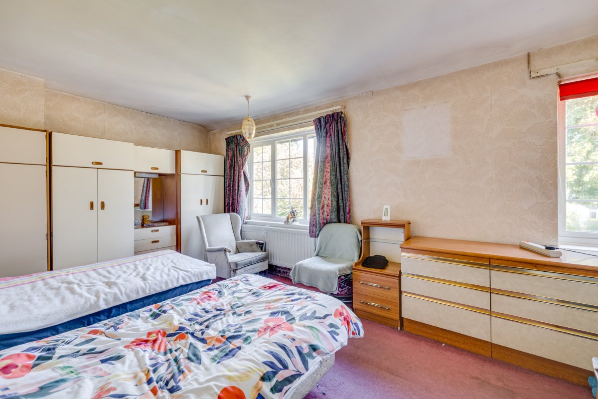 2 bedroom house, Barnes Avenue, London SW13 - Available