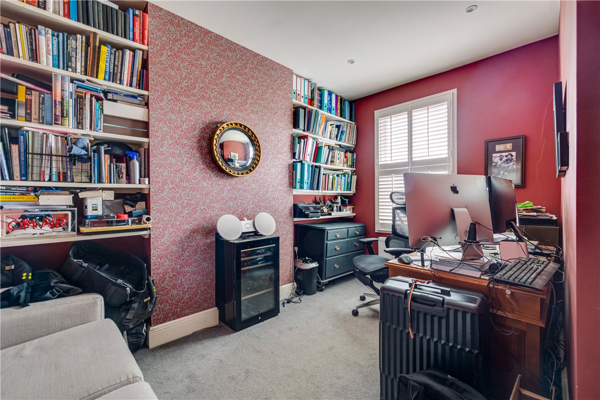 4 bedroom house, Elborough Street, London SW18 - Available