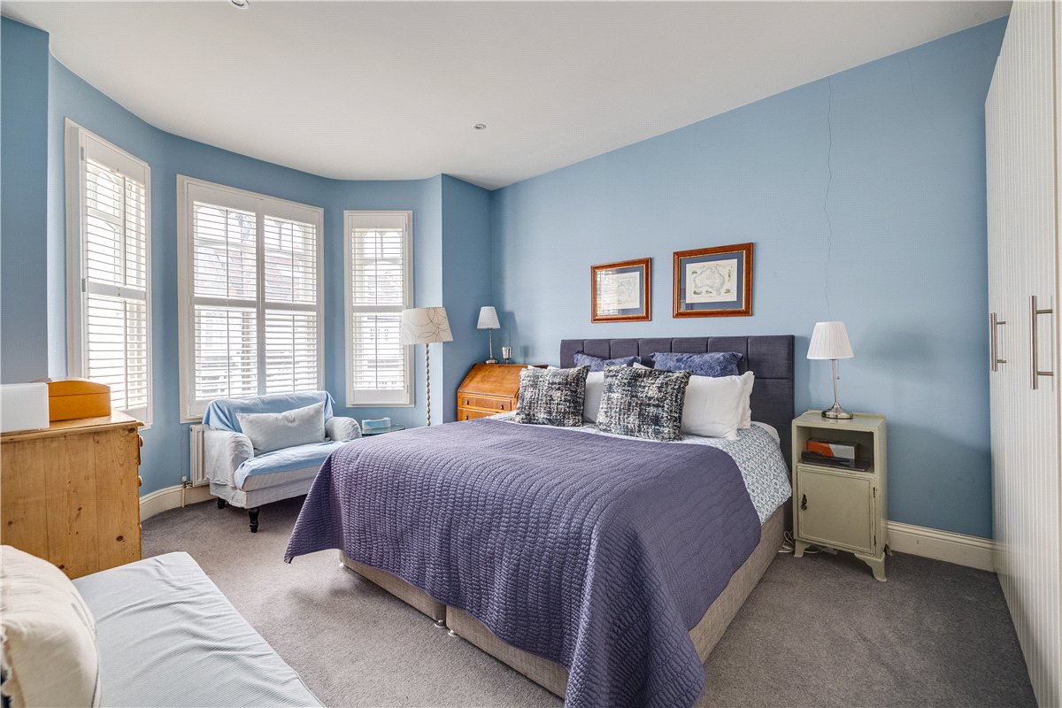 4 bedroom house, Elborough Street, London SW18 - Available