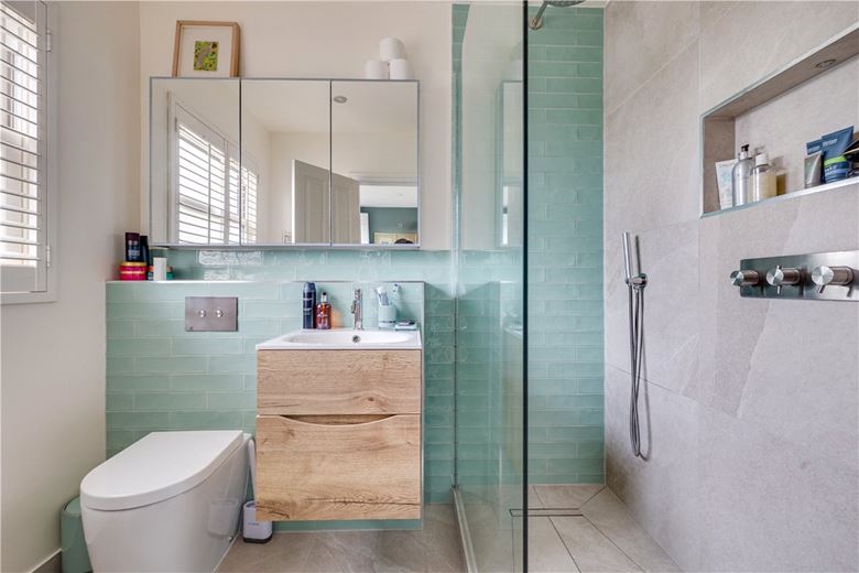 4 bedroom house, Elborough Street, London SW18 - Available