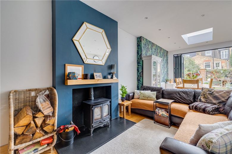 4 bedroom house, Elborough Street, London SW18 - Available