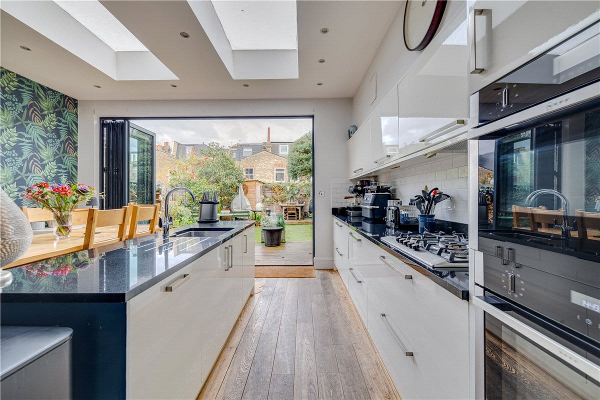 4 bedroom house, Elborough Street, London SW18 - Available