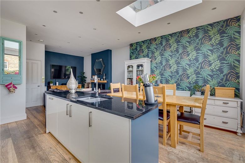 4 bedroom house, Elborough Street, London SW18 - Available
