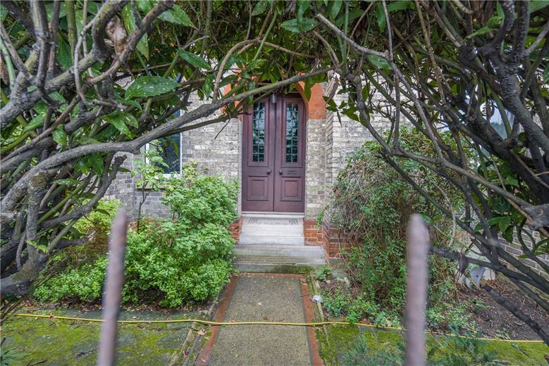  bedroom house, Roehampton Vale, London SW15 - Available