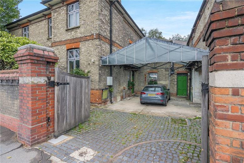  bedroom house, Roehampton Vale, London SW15 - Available