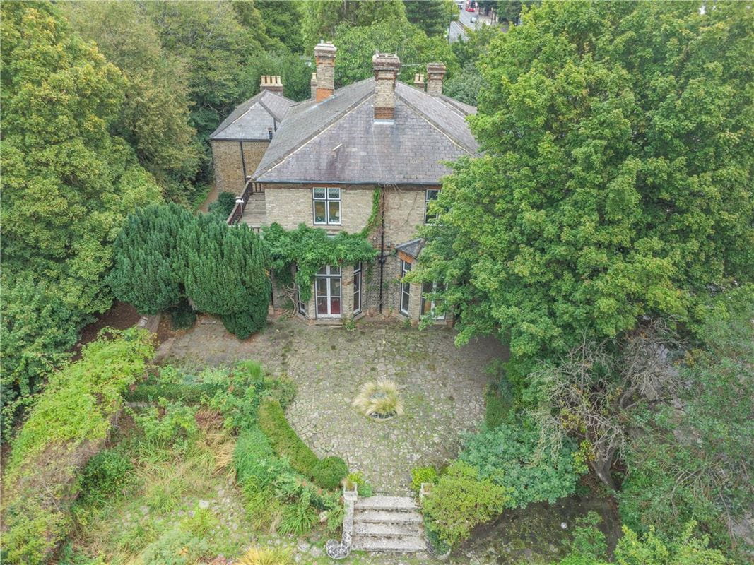  bedroom house, Roehampton Vale, London SW15 - Available