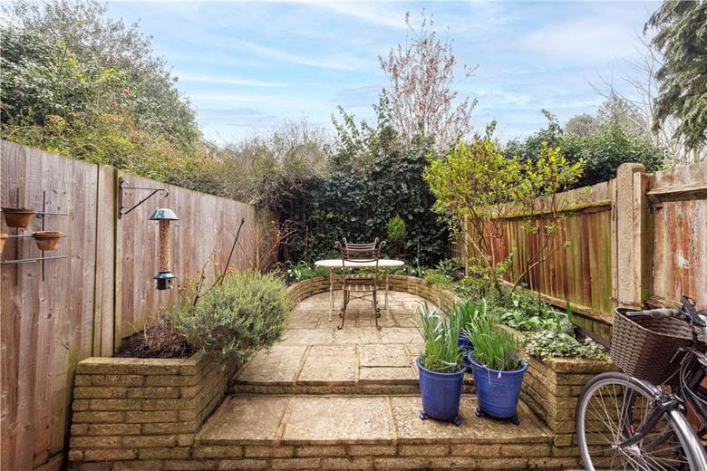 2 bedroom maisonette, Claudia Place, London SW19 - Available