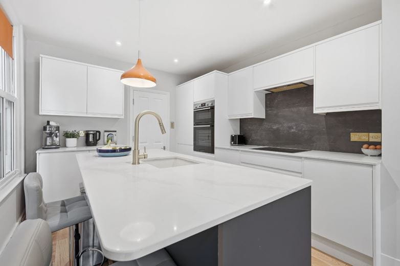5 bedroom house, Second Avenue, London SW14 - Available