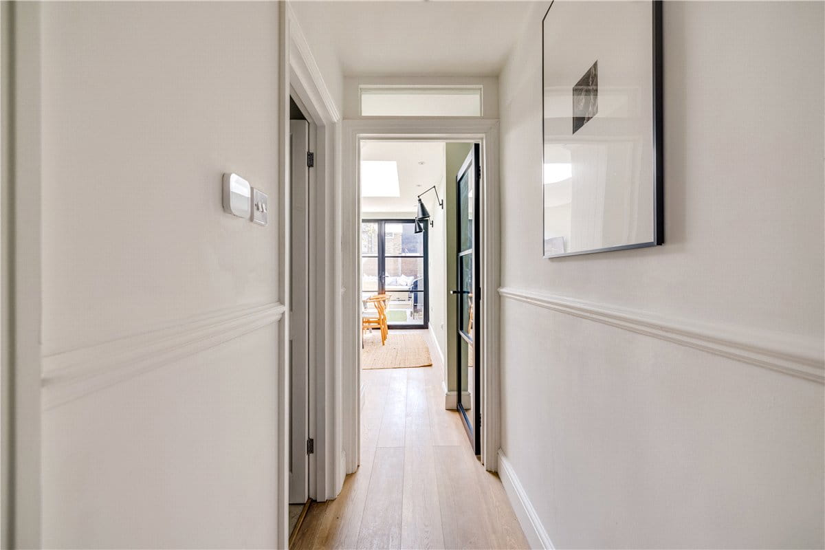2 bedroom flat, Trentham Street, London SW18 - Available