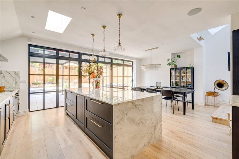 6 bedroom house, Acton Lane, London W4 - Available