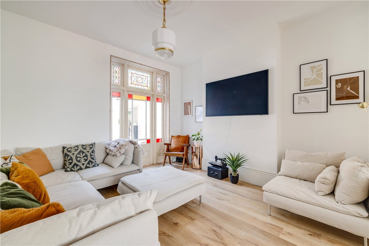 6 bedroom house, Acton Lane, London W4 - Available