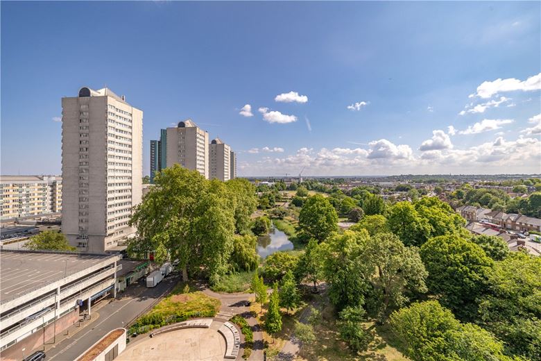 1 bedroom flat, Buckhold Road, London SW18 - Available