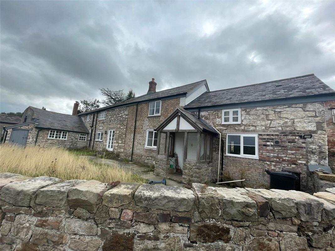 3 bedroom house, Wrexham Road, Pontblyddyn CH7 - Under Offer