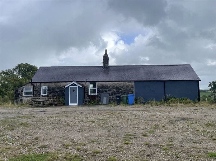 3 bedroom bungalow, Nantglyn Road, Denbigh LL16 - Available