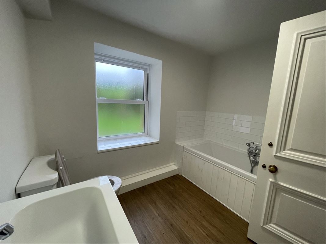 6 bedroom , Chirk, Wrexham LL14 - Available