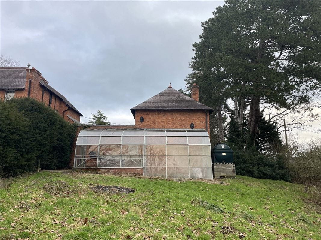 6 bedroom house, Gredington, Hanmer SY13 - Available