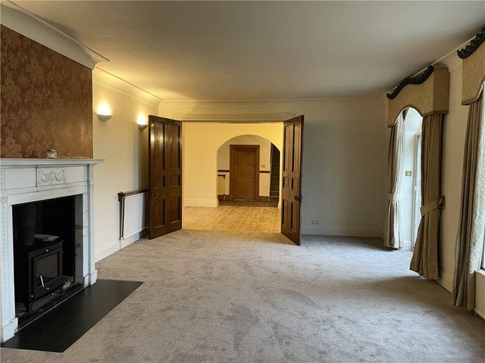 6 bedroom house, Gredington, Hanmer SY13 - Available