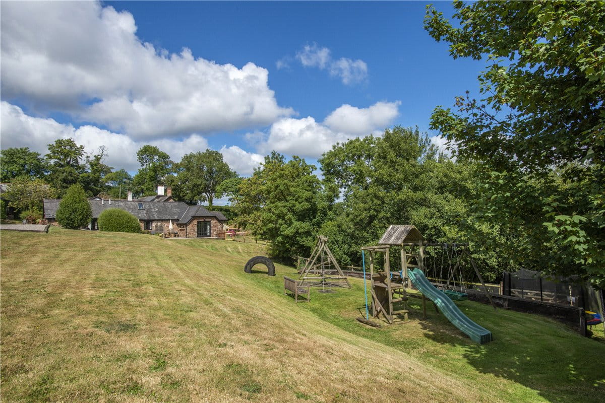  bedroom house, Huntsham, Tiverton EX16 - Available