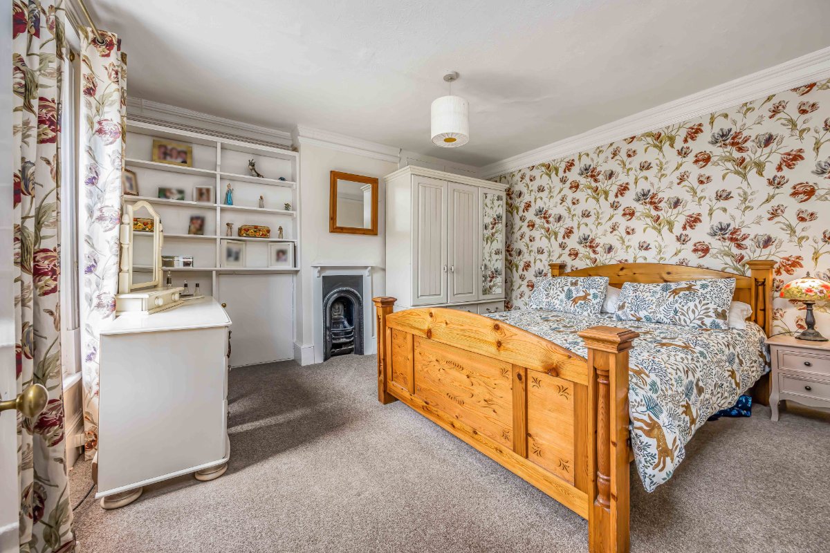 5 bedroom house, Hunston Mill House & Cottages, Selsey Road PO20 - Available