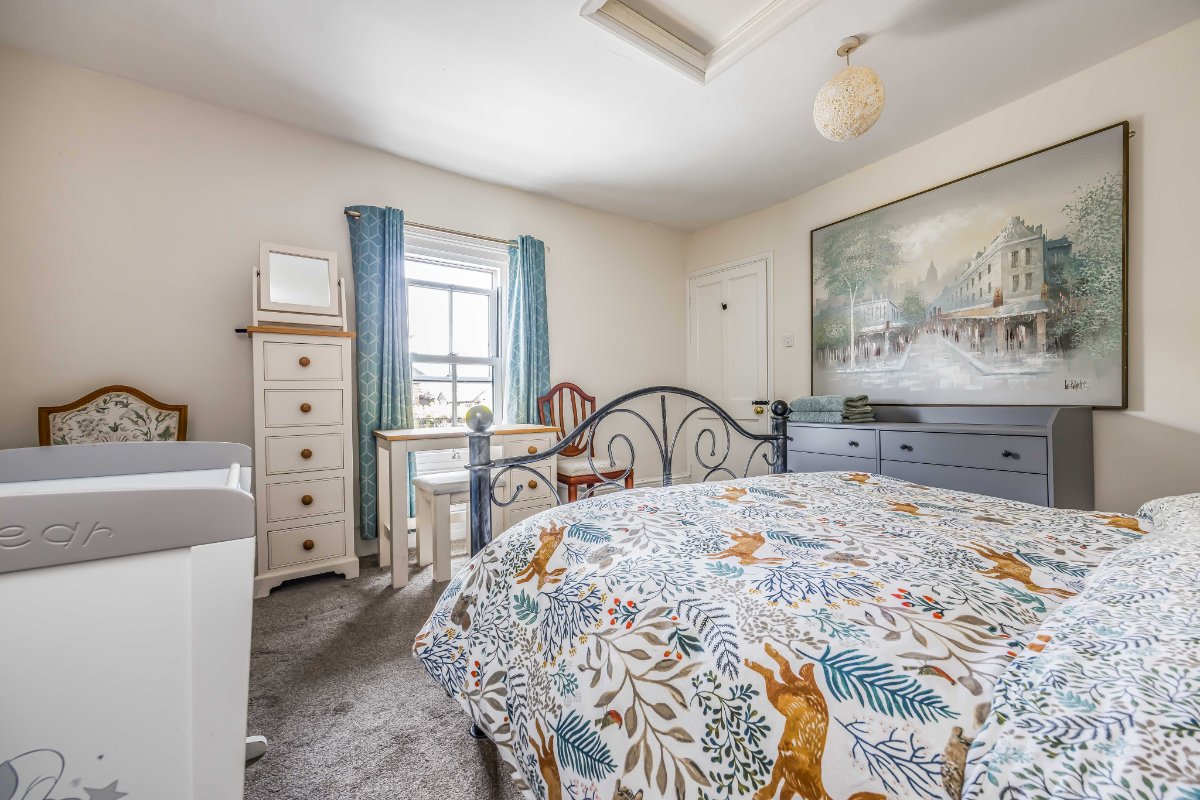 5 bedroom house, Hunston Mill House & Cottages, Selsey Road PO20 - Available