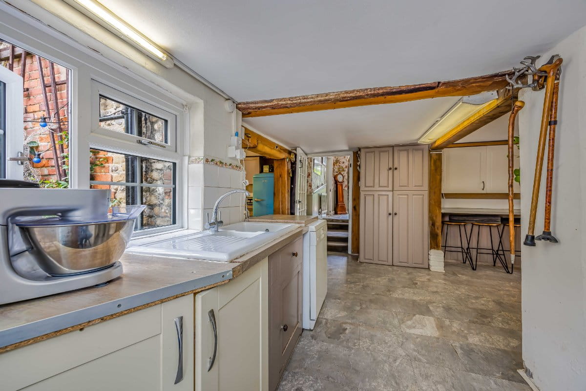 5 bedroom house, Hunston Mill House & Cottages, Selsey Road PO20 - Available