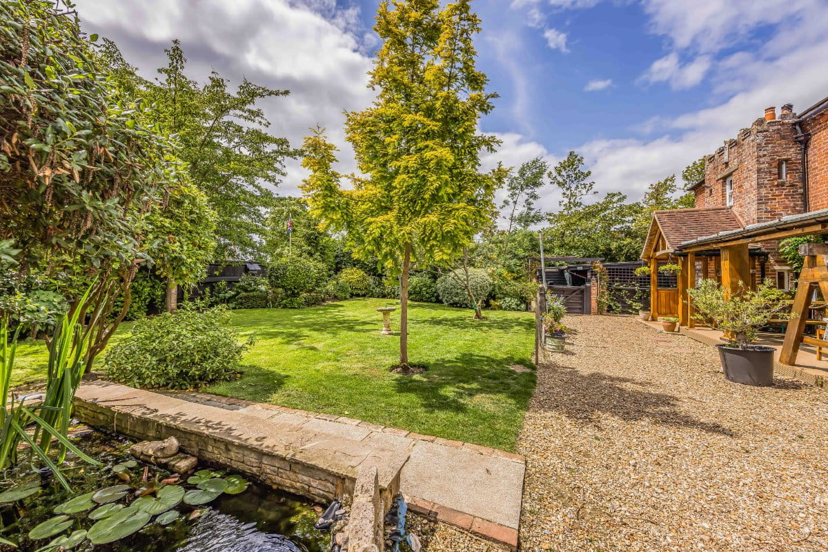 5 bedroom house, Hunston Mill House & Cottages, Selsey Road PO20 - Available