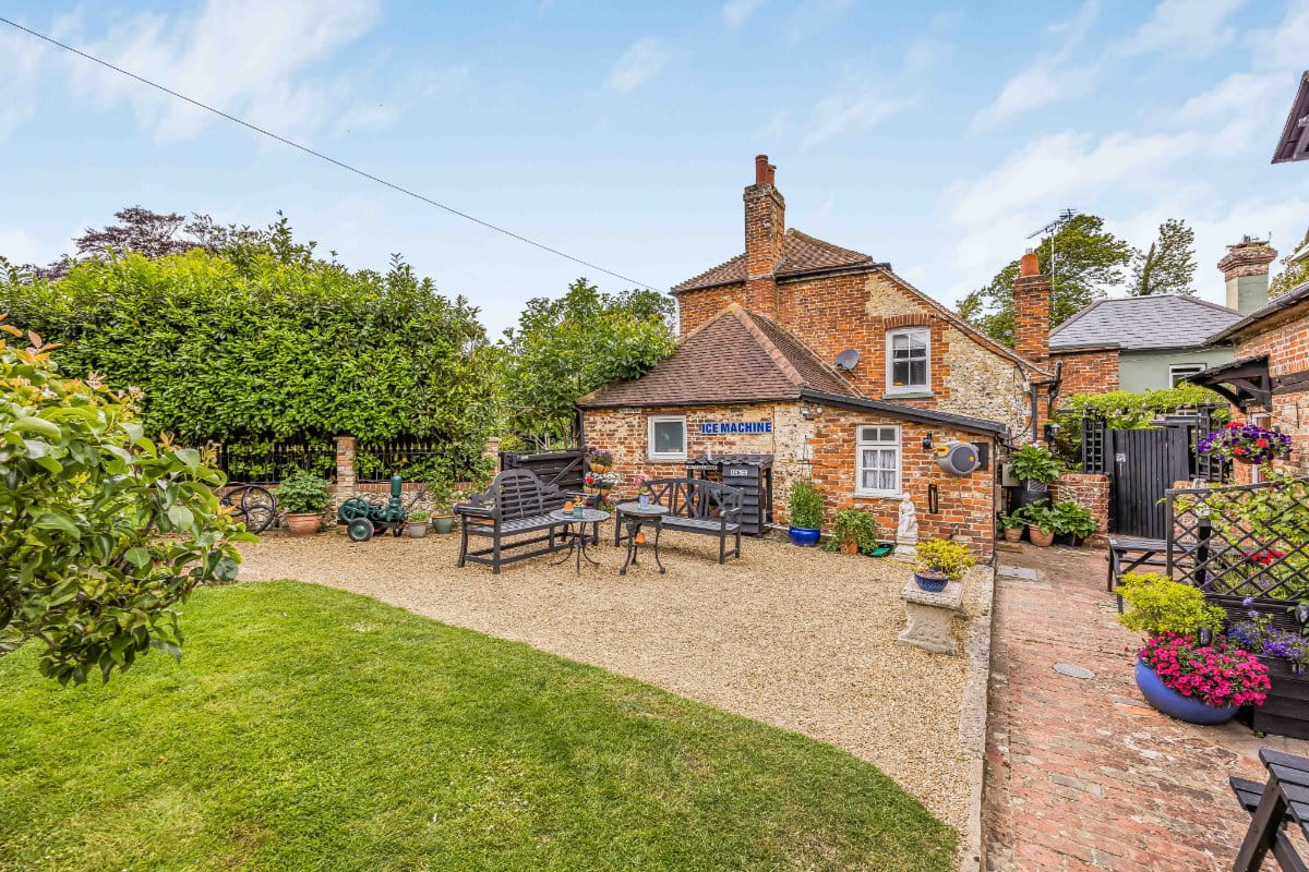 5 bedroom house, Hunston Mill House & Cottages, Selsey Road PO20 - Available