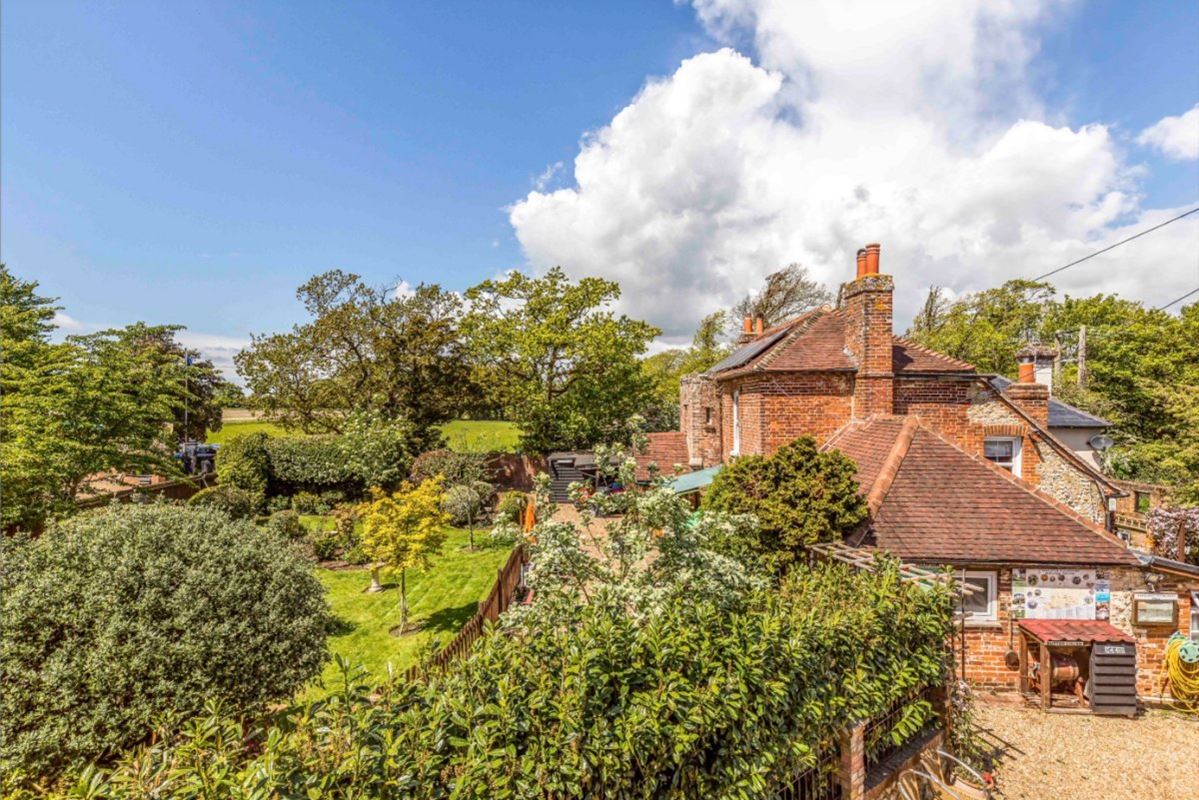 5 bedroom house, Hunston Mill House & Cottages, Selsey Road PO20 - Available