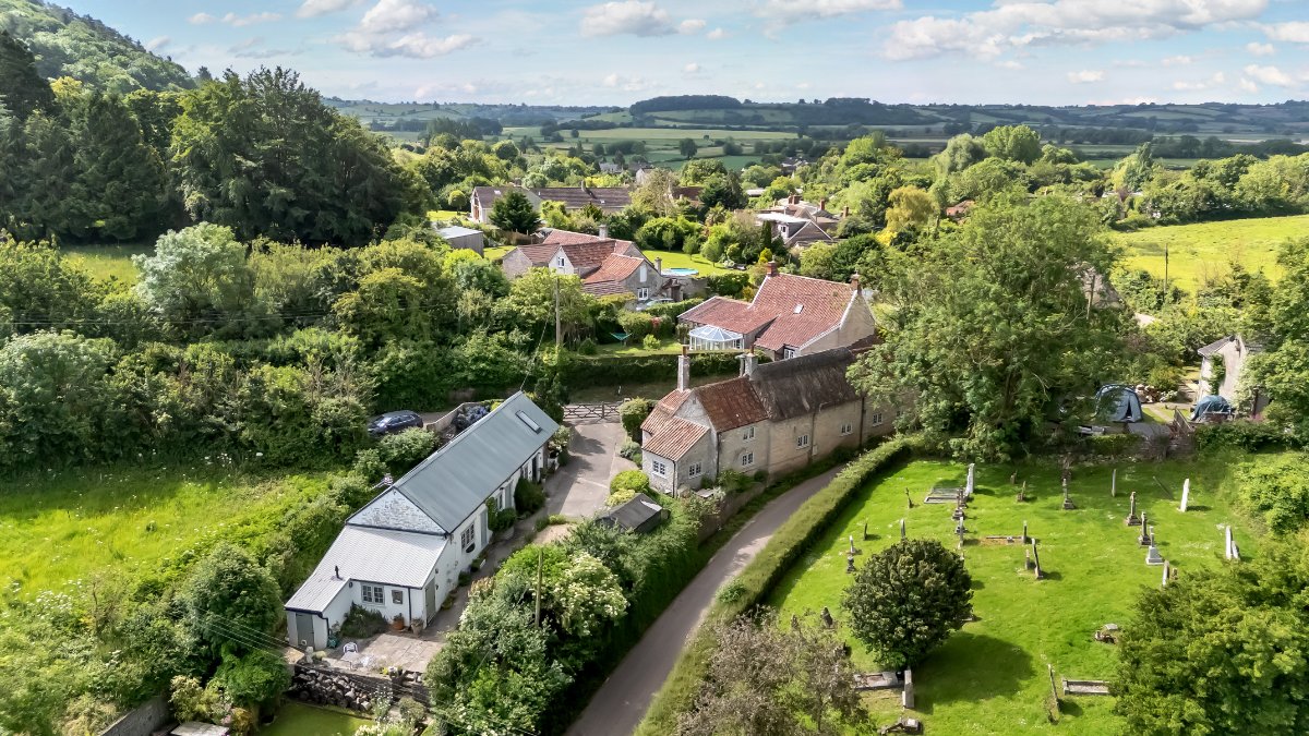 7 bedroom house, School Lane, Compton Dundon TA11 - Available