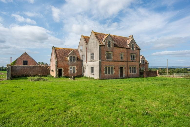 148.4 acres House, Shaftesbury Road, Motcombe SP7 - Available