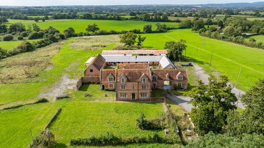 147.7 acres House, Shaftesbury Road, Motcombe SP7 - Available