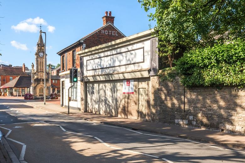 6 bedroom house, Blundells Road, Tiverton EX16 - Available